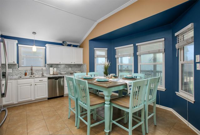 23171 Fresca Street, Galveston, TX 77554
