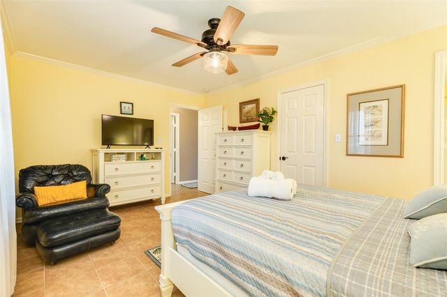 23171 Fresca Street, Galveston, TX 77554