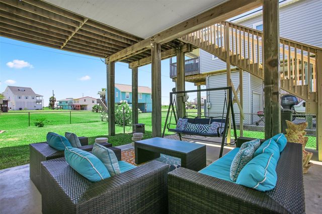 23171 Fresca Street, Galveston, TX 77554