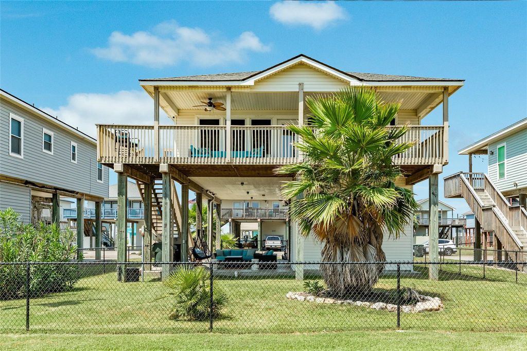 23171 Fresca Street, Galveston, TX 77554