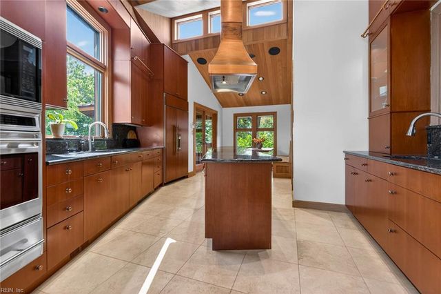 2232 Sandpiper RD, Virginia Beach, VA 23456
