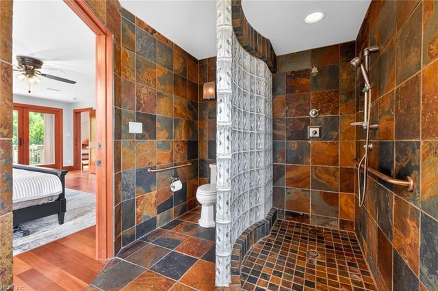 2232 Sandpiper RD, Virginia Beach, VA 23456