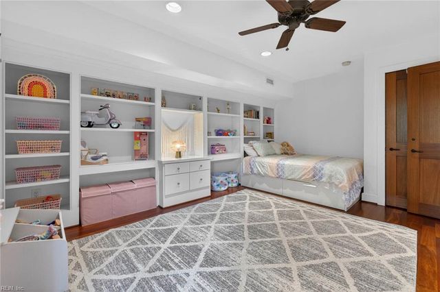 2232 Sandpiper RD, Virginia Beach, VA 23456