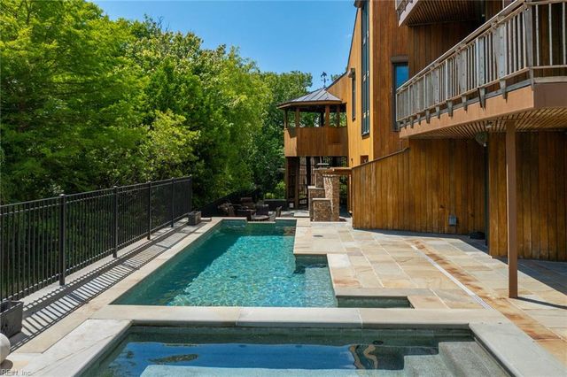 2232 Sandpiper RD, Virginia Beach, VA 23456