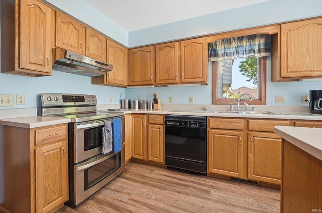 415 Ridge Hill Place, Fort Wayne, IN 46804