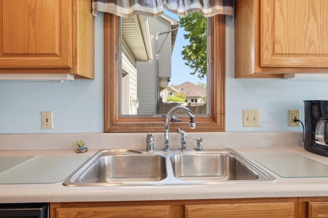 415 Ridge Hill Place, Fort Wayne, IN 46804