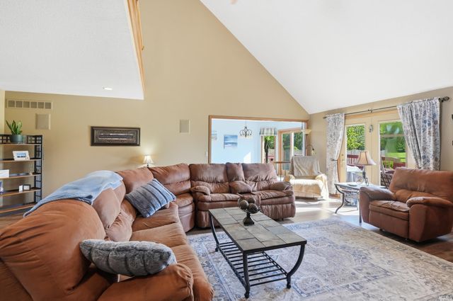 415 Ridge Hill Place, Fort Wayne, IN 46804
