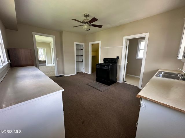 160 Oak Street, Rossford, OH 43460