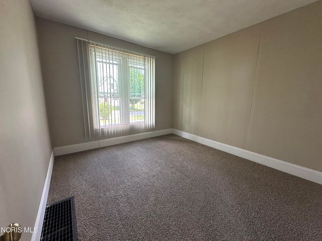 160 Oak Street, Rossford, OH 43460