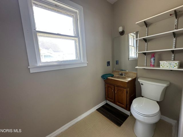 160 Oak Street, Rossford, OH 43460