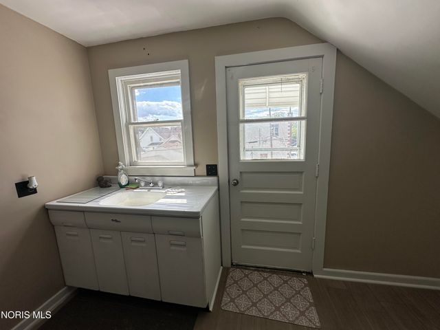 160 Oak Street, Rossford, OH 43460
