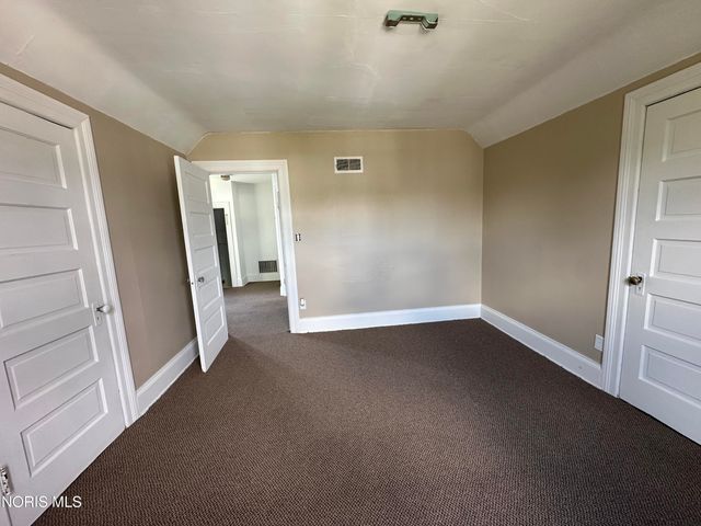 160 Oak Street, Rossford, OH 43460