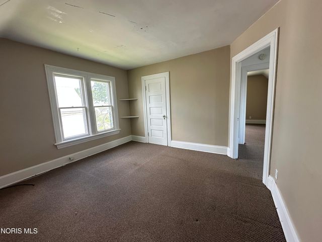 160 Oak Street, Rossford, OH 43460