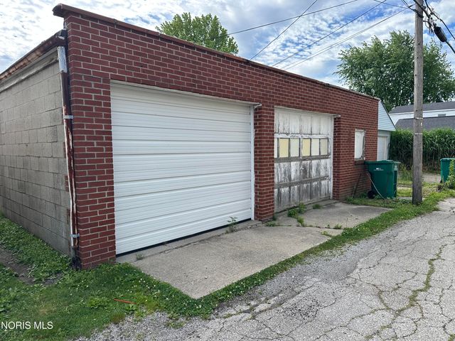 160 Oak Street, Rossford, OH 43460