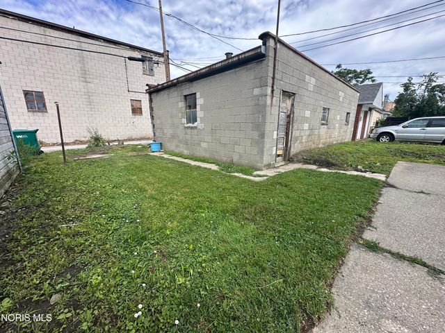 160 Oak Street, Rossford, OH 43460