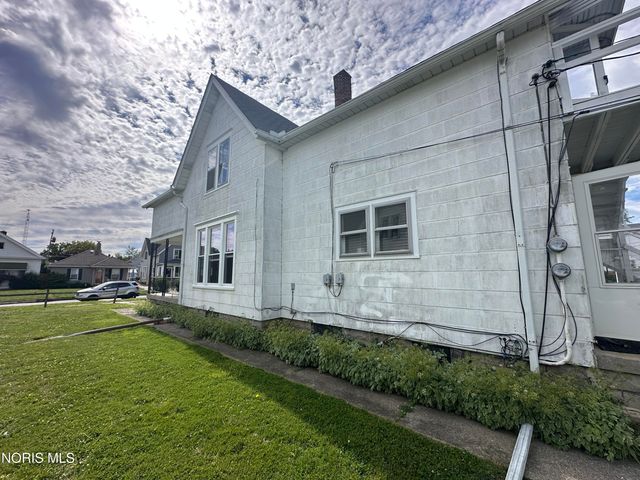160 Oak Street, Rossford, OH 43460