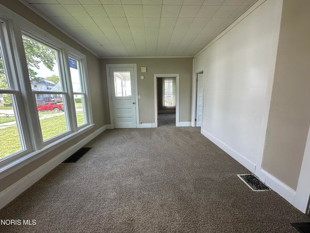 160 Oak Street, Rossford, OH 43460