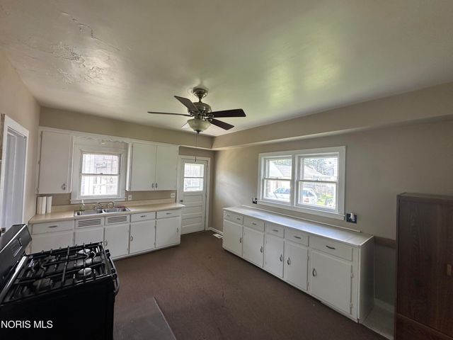 160 Oak Street, Rossford, OH 43460