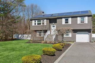 23 Southfield Road, Middle Island, NY 11953