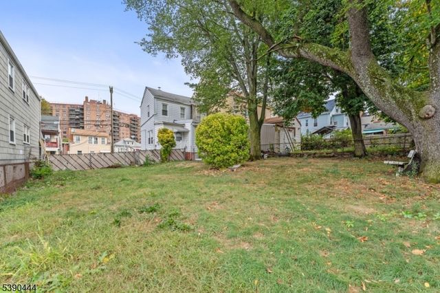 252 Pacific St, Paterson City, NJ 07503