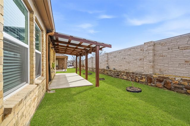 200 Sleepy Willow Lane, Mckinney, TX 75071
