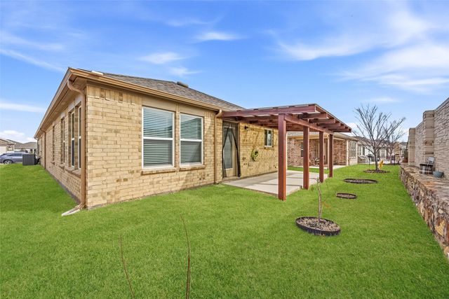 200 Sleepy Willow Lane, Mckinney, TX 75071
