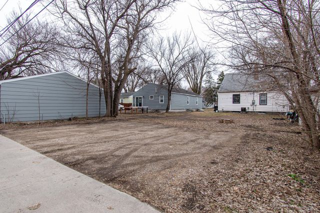 1525 10th Street N, Fargo, ND 58102