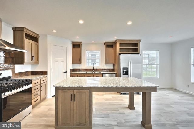 304 LANDOLA AVE, Mount Wolf, PA 17347