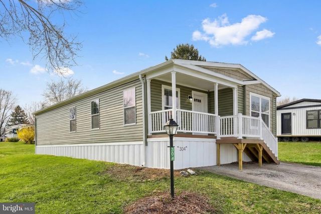 304 LANDOLA AVE, Mount Wolf, PA 17347