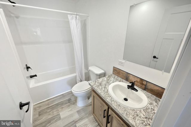 304 LANDOLA AVE, Mount Wolf, PA 17347