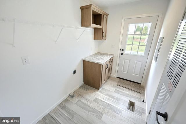 304 LANDOLA AVE, Mount Wolf, PA 17347