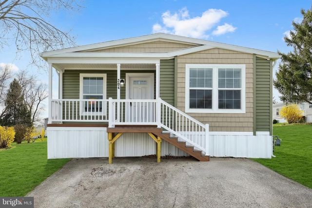 304 LANDOLA AVE, Mount Wolf, PA 17347