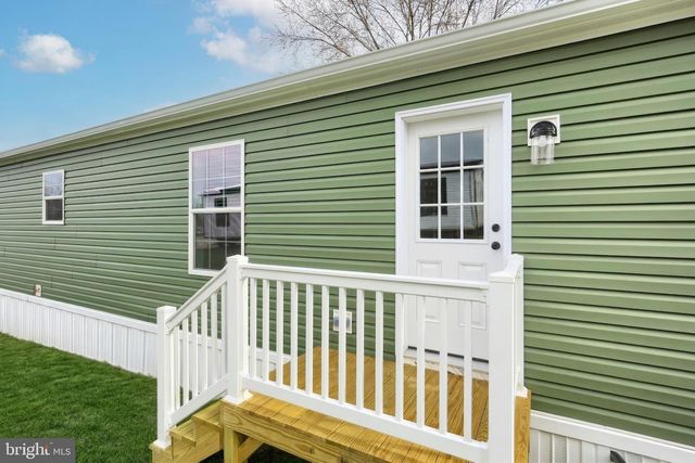 304 LANDOLA AVE, Mount Wolf, PA 17347