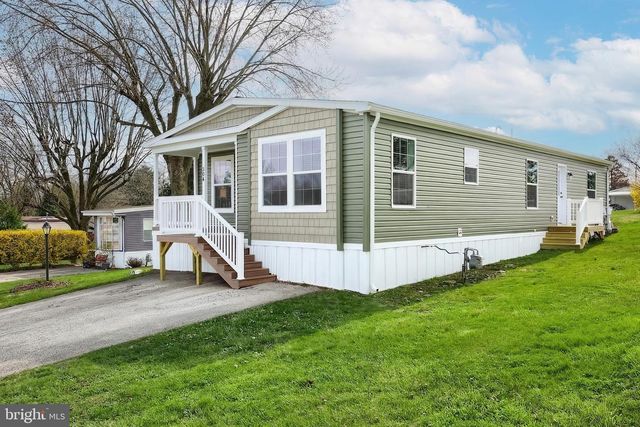 304 LANDOLA AVE, Mount Wolf, PA 17347