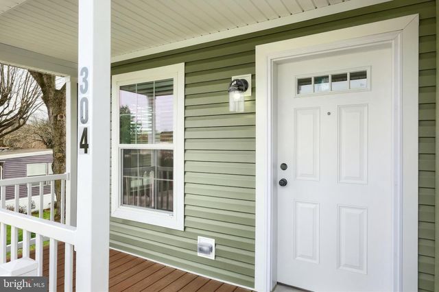 304 LANDOLA AVE, Mount Wolf, PA 17347