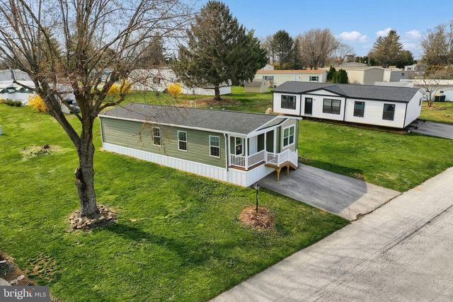 304 LANDOLA AVE, Mount Wolf, PA 17347