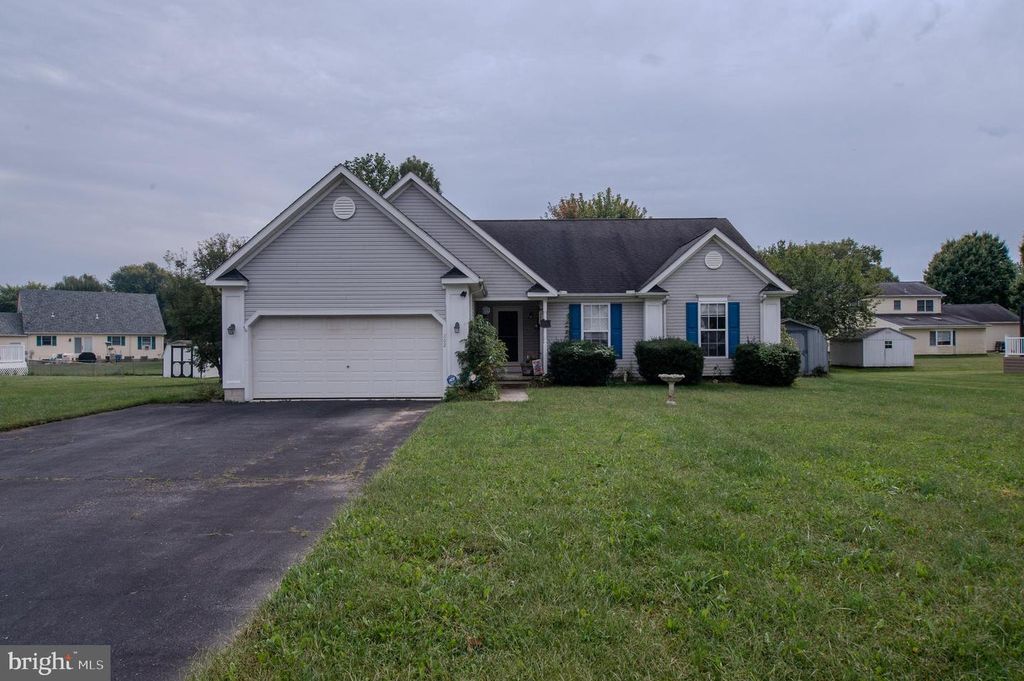 202 W DARBY CIR, Dover, DE 19904