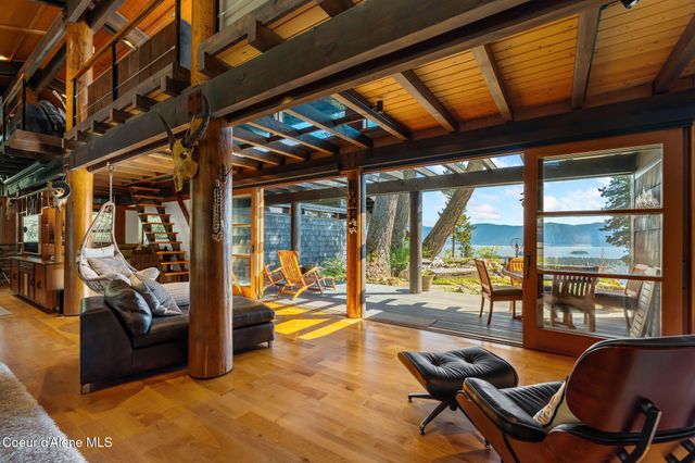 825 Winter Ridge Rd, Hope, ID 83836