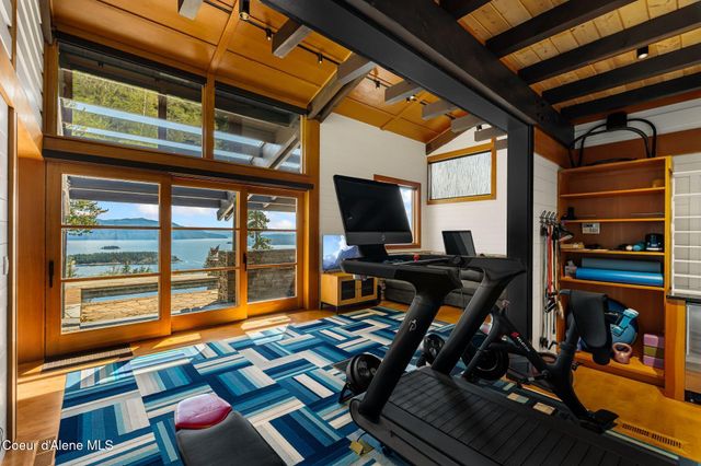 825 Winter Ridge Rd, Hope, ID 83836