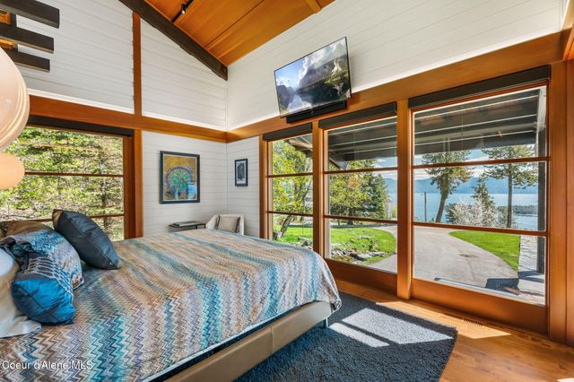 825 Winter Ridge Rd, Hope, ID 83836