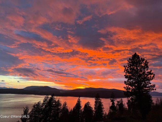 825 Winter Ridge Rd, Hope, ID 83836
