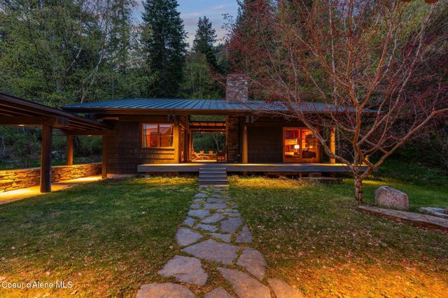 825 Winter Ridge Rd, Hope, ID 83836
