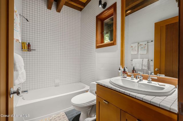 825 Winter Ridge Rd, Hope, ID 83836
