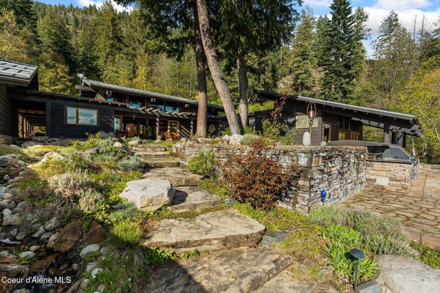 825 Winter Ridge Rd, Hope, ID 83836