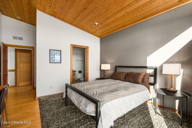 825 Winter Ridge Rd, Hope, ID 83836