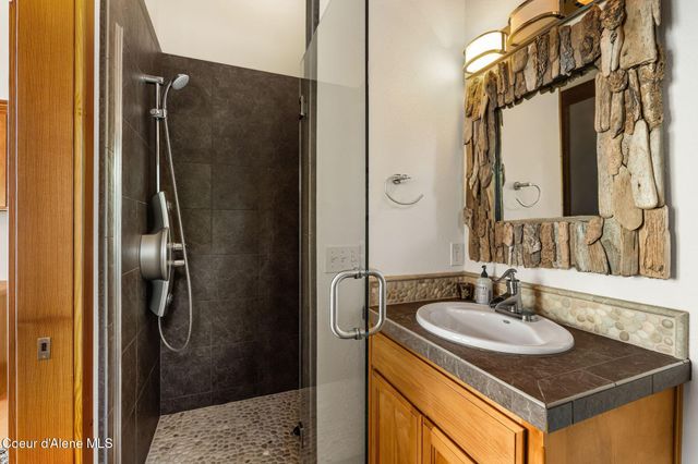 825 Winter Ridge Rd, Hope, ID 83836