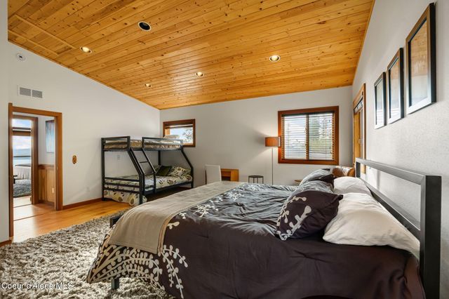 825 Winter Ridge Rd, Hope, ID 83836