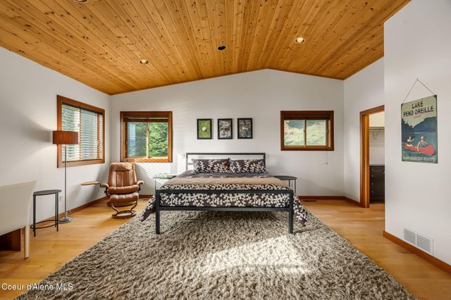 825 Winter Ridge Rd, Hope, ID 83836