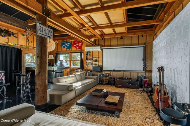 825 Winter Ridge Rd, Hope, ID 83836