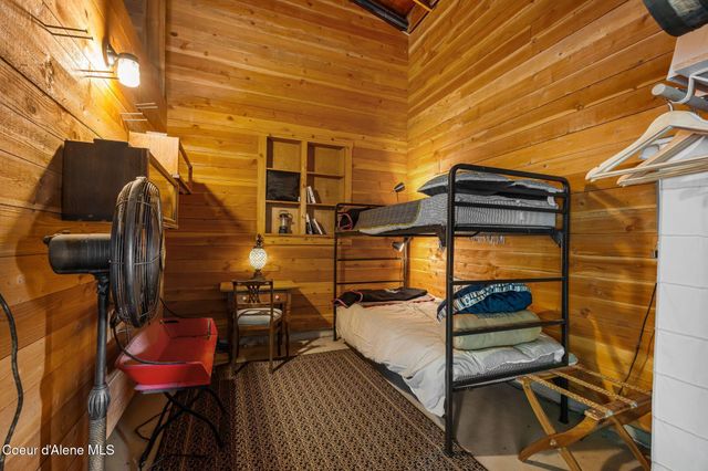 825 Winter Ridge Rd, Hope, ID 83836